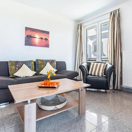 Am Hochufer - Erste Reihe * Sellin (Rugen)